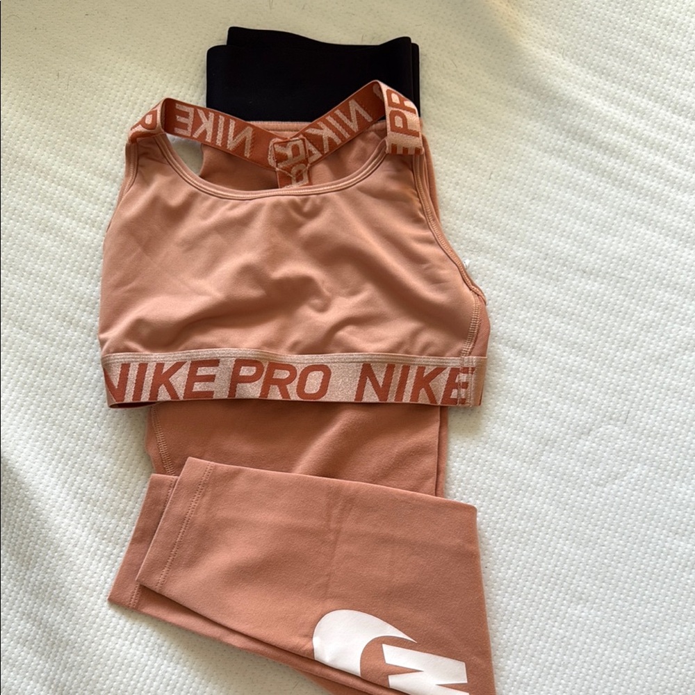 Nike Women's Dusty Rose/Black Sports Bra & Leggings Set